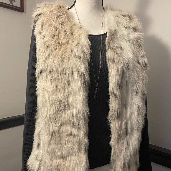 Leopard Winter White Faux Fur Vest - Picture 3 of 4